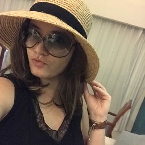 Meet your Posher, Kayla